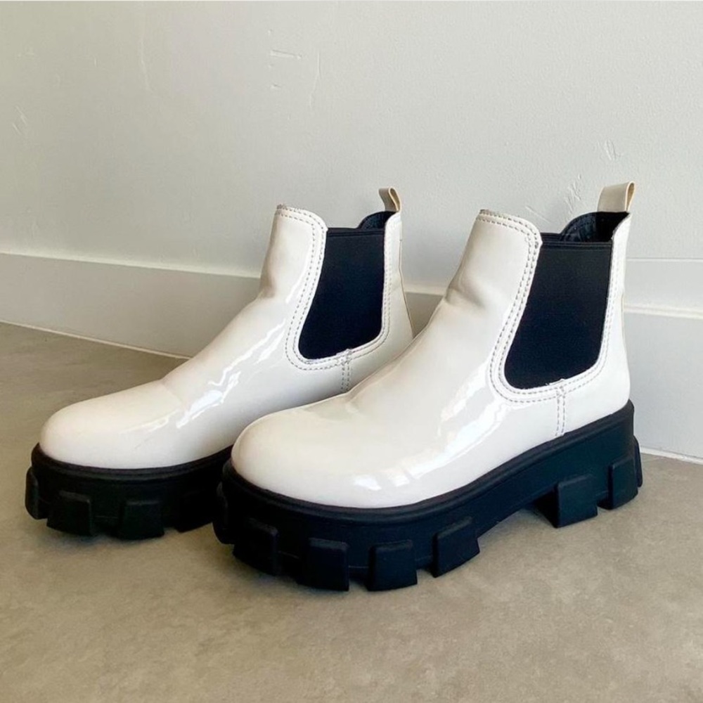 Circus by Sam Edelman White Lug Sole Chelsea Boots